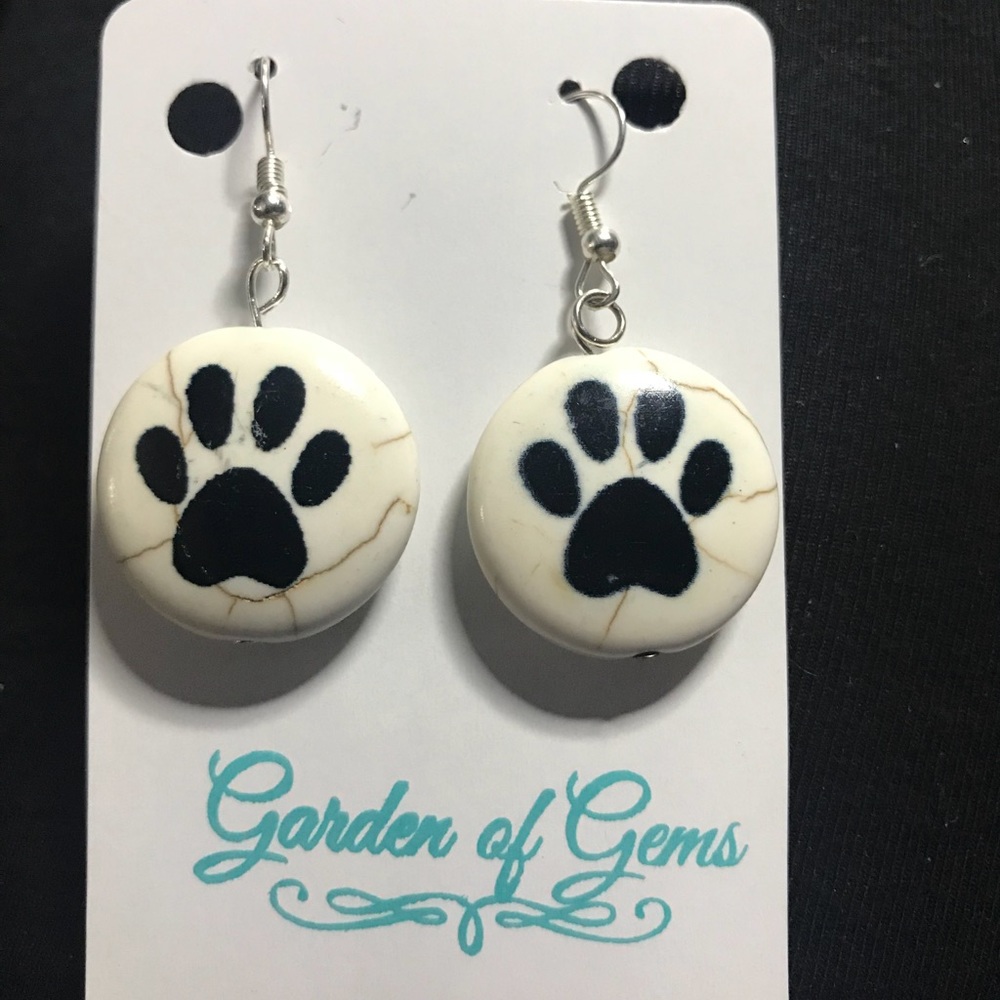 Beautiful white jasper puppy love.